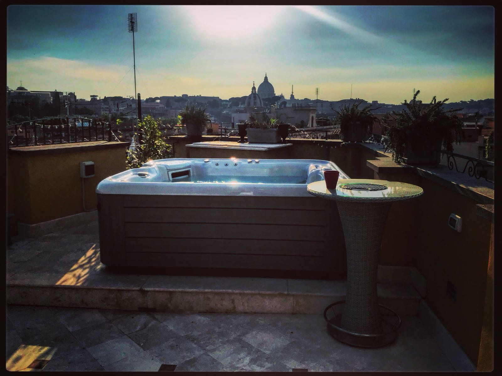 PACCHETTO IDROMASSAGGIO IN TERRAZZA PRIVATA CON VISTA SU TUTTA ROMA - immagine 4